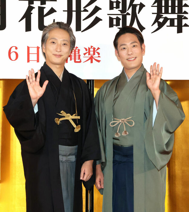 製作発表に出席した中村勘九郎（右）と中村七之助