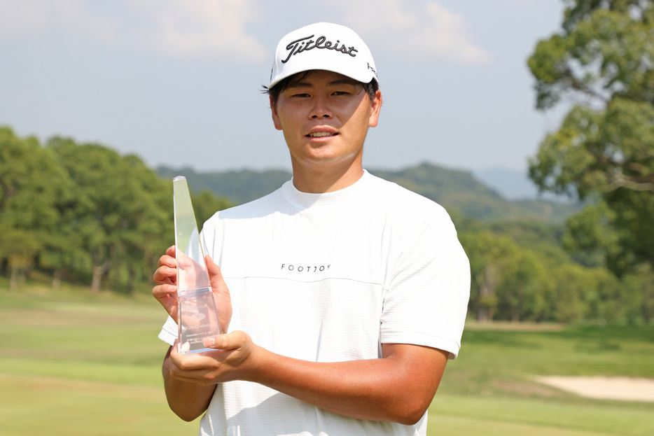 記録的スコアで下部ツアー初優勝を飾った下家秀琉（提供：JGTO）