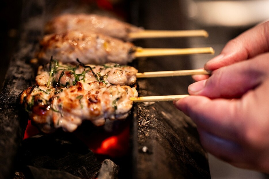 ▲ ネタは炭火でていねいに焼き上げる