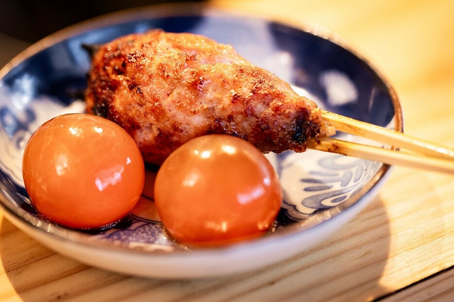 ▲ キンカンの甘酸っぱさで美味しさ倍増の「つくね」（420円）