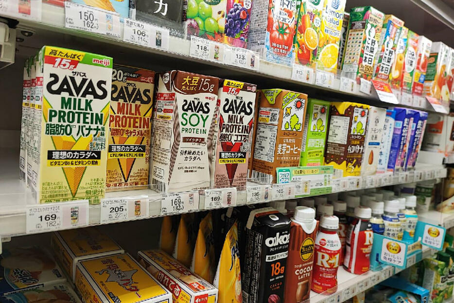 コンビニにもプロテイン飲料がずらり