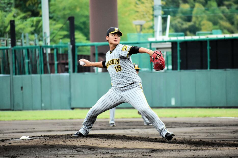 　くふうハヤテ戦で投げる西純