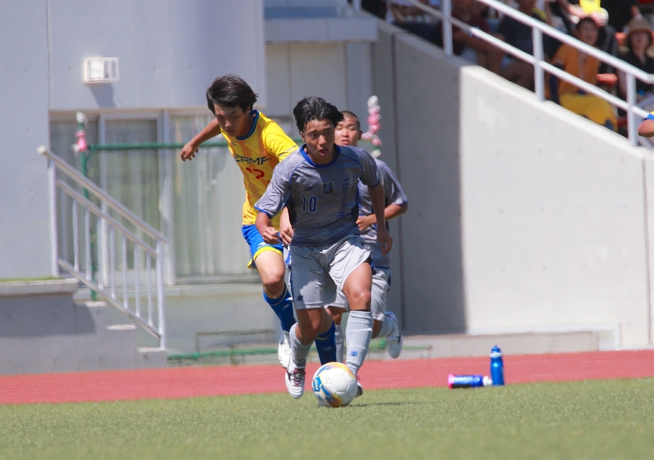 決勝ゴールを挙げた横浜創英MF10小川秀太(写真＝K,Nishiyama)