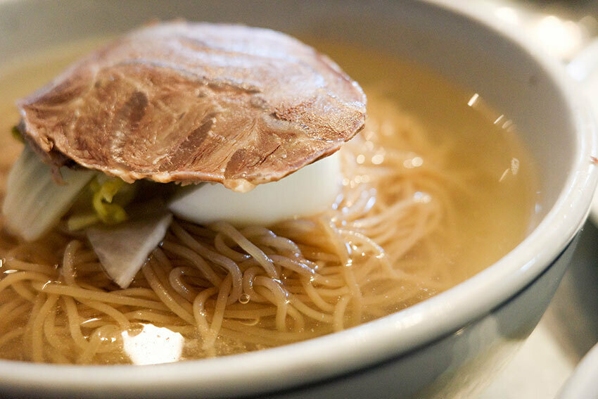 かなりの薄味なのに、なぜかクセになる平壌冷麺