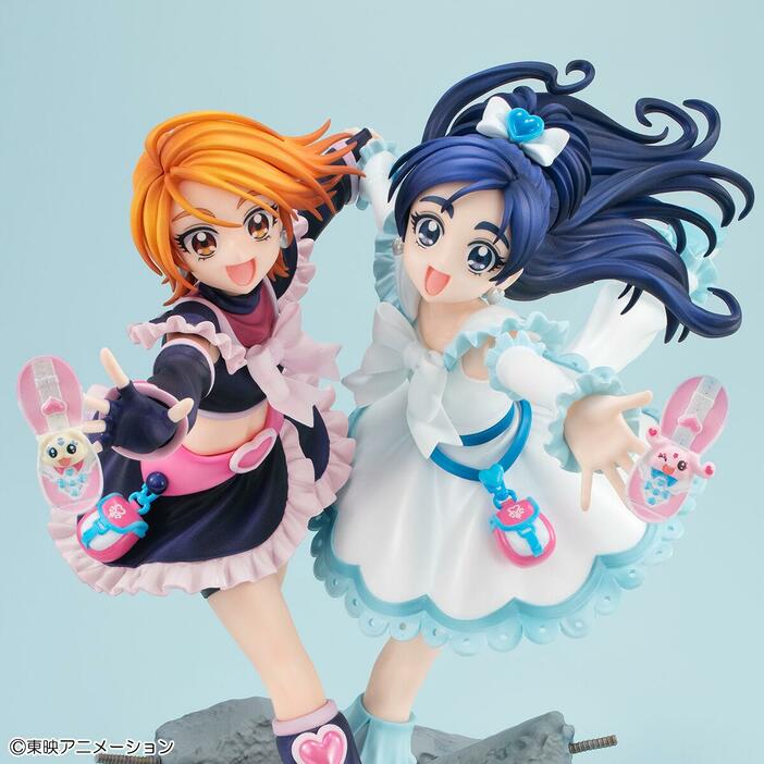 「ふたりはプリキュア」のキュアブラック、キュアホワイトのフィギュア「Lucrea ふたりはプリキュア キュアブラック＆キュアホワイト」（c）東映アニメーション