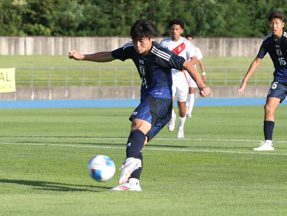 U-17日本代表は後半4分、MF長璃喜(昌平高)が左足シュートを決めて2-0(Taro YOSHIDA)