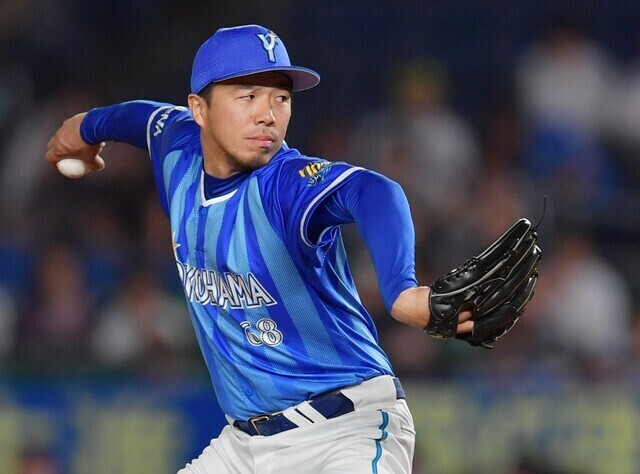 DeNA時代の藤岡好明。DeNAのコーチを務めた後、独立リーグで現役復帰し、今季はNPBファームリーグに参戦したくふうハヤテで現役を続けている（写真／産経ビジュアル）