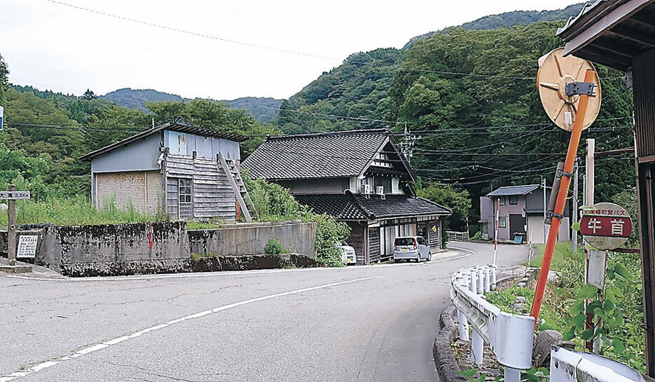 石川、富山県境の山峡に位置する集落＝津幡町牛首地区