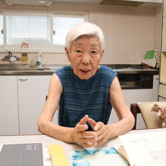 戦後に引き取られた、丹波篠山市大山地区での暮らしを語る渡邊さん＝兵庫県川西市で