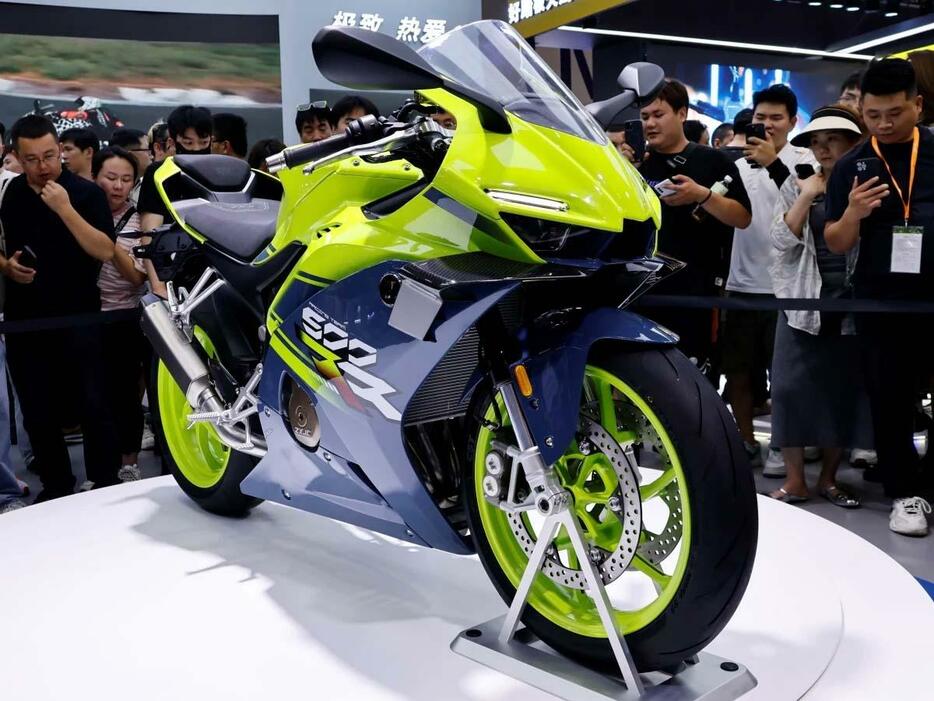 張雪機車のスーパースポーツ「ZX-500RR」を紹介