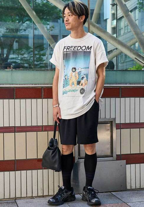 Tシャツ セントマイケル スニーカー アシックス  バッグ イッチ