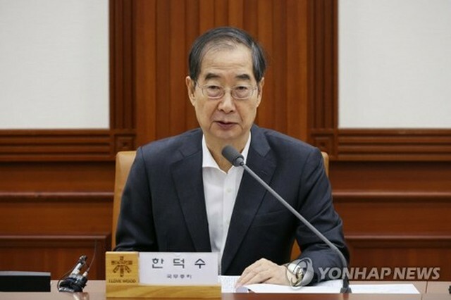 国政懸案関係閣僚会議で発言する韓悳洙首相＝6日、ソウル（聯合ニュース）