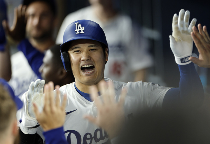 ドジャースの大谷は５回に52号アーチを放った。(C) Getty Images