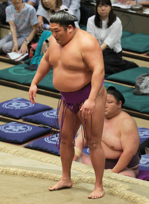 嘉陽に敗れ２敗目を喫した尊富士（カメラ・池内　雅彦）