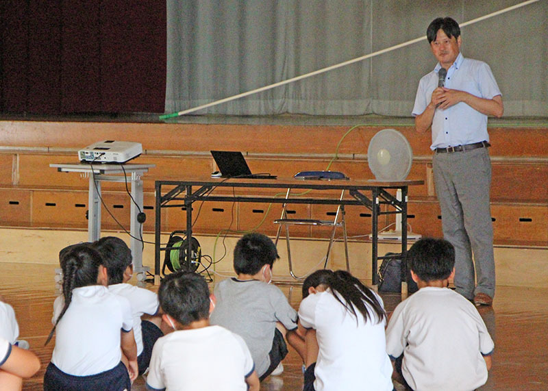 水沢南小学校で行われた「キラリ☆奥州市天文教室」