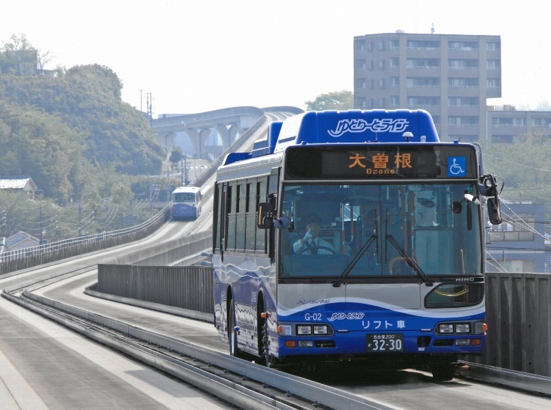 朝は通勤・通学での乗車が多いため、2分に1本のペースで便が出ているという