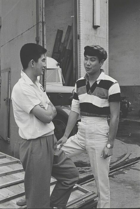 石原裕次郎（右）と石原慎太郎（左）　©︎文藝春秋