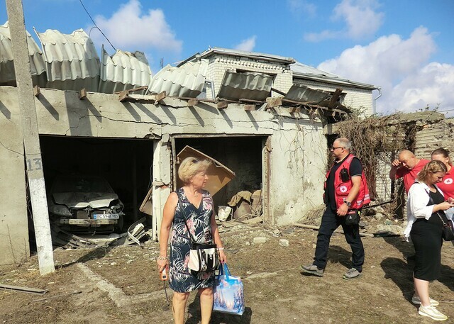 ドローン攻撃で損壊した車庫と家屋