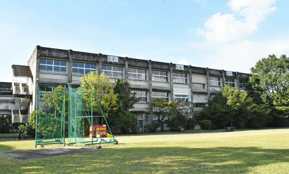 新たな特別支援学校が計画される旧大口南中学校＝伊佐市大口下殿