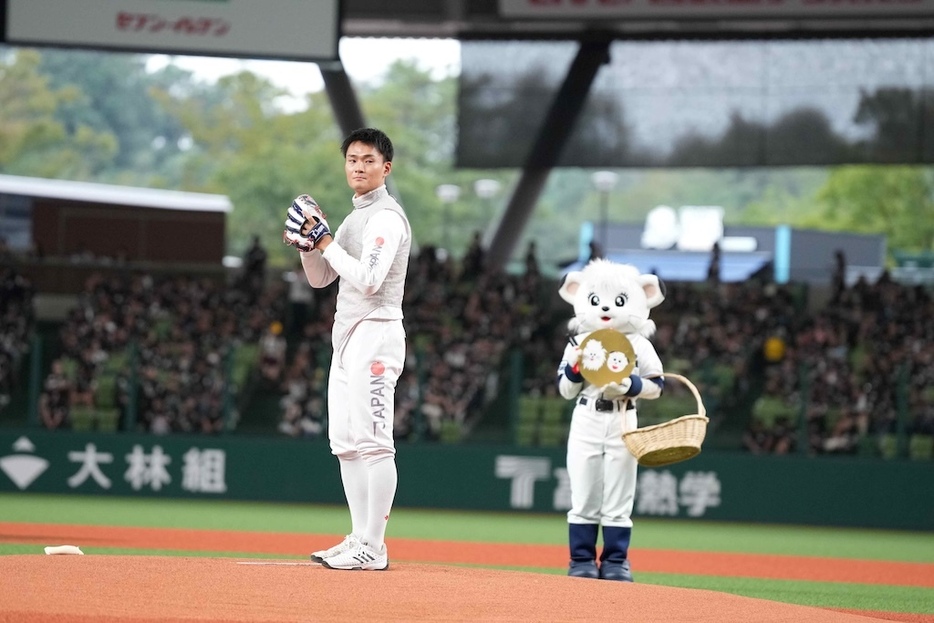 セレモニアルピッチを行った松山恭助さん©SEIBU Lions