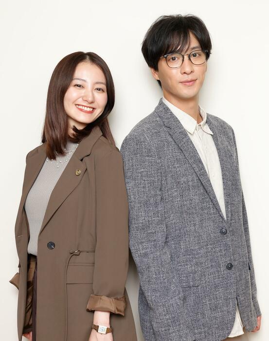 10月19日スタートの連続ドラマ「バツコイ」で主演を務める高田里穂さん（左）と渡部秀さん（C）「バツコイ」製作委員会2024