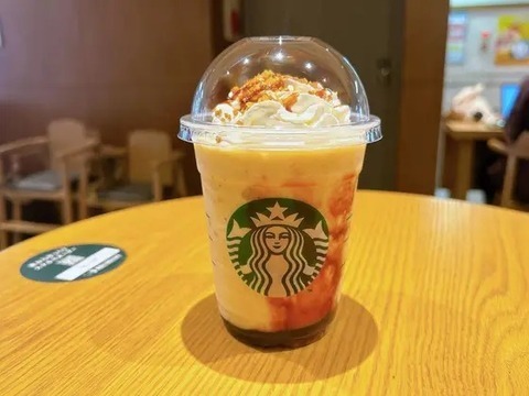 スタバの新作「焼き芋 香ばしカラメル フラペチーノ」