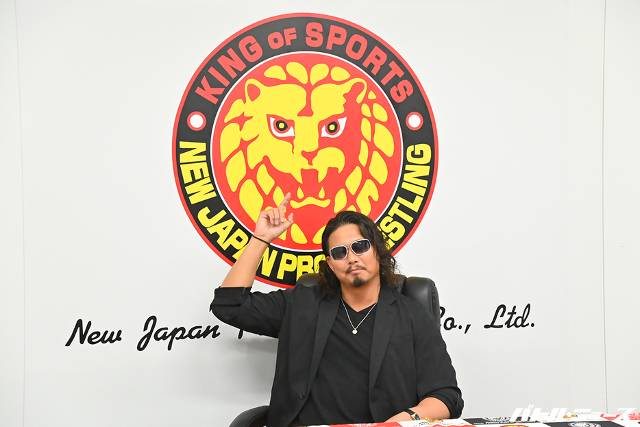 新日本プロレス入団会見を行ったジェイク・リー