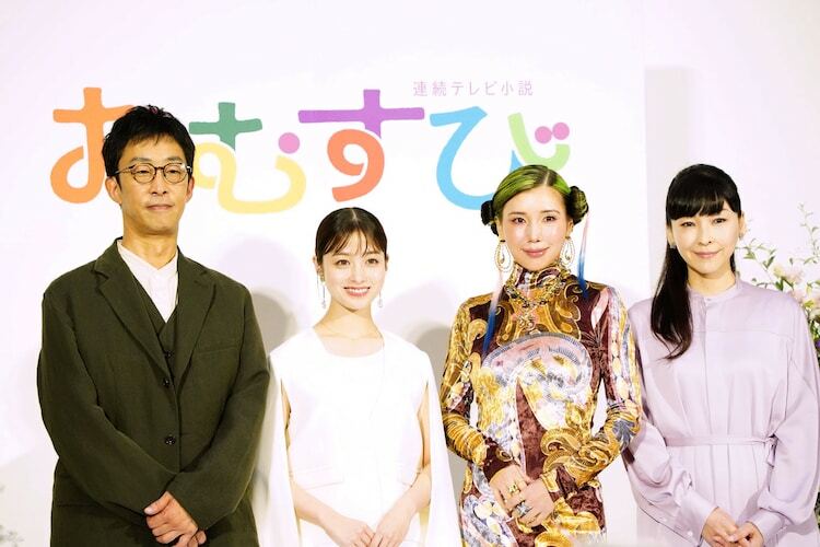 連続テレビ小説「おむすび」初週完成会見にて、左から北村有起哉、橋本環奈、仲里依紗、麻生久美子