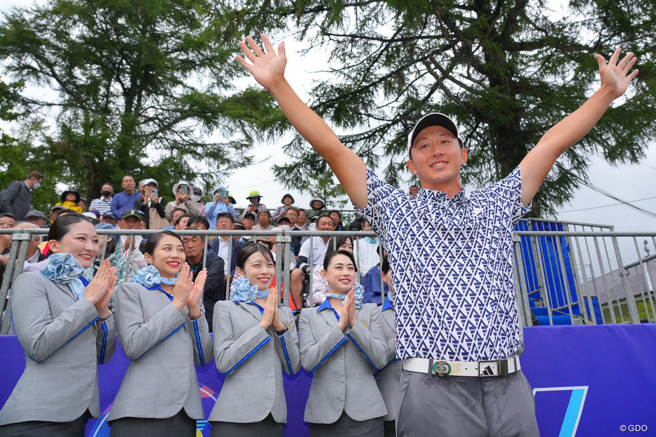 岩崎亜久竜が最終日の逆転で今季初勝利を飾った