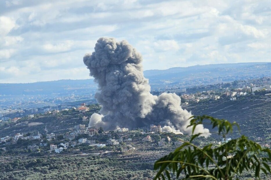 イスラエル軍によるレバノン南部への空爆（Photo by Anadolu/Getty Images）