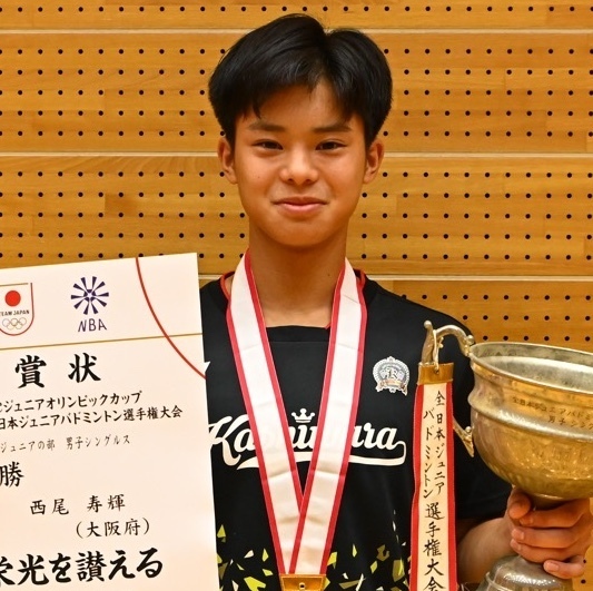 西尾はインハイ王者の髙野や選抜2位の川野など、難敵を連破して栄冠の獲得に成功。世代の主役に名乗り出た