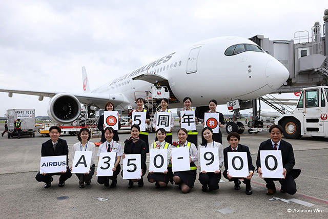 A350就航5周年をアピールするJALグループ社員ら＝24年9月25日 PHOTO: Kiyoshi OTA/Aviation Wire