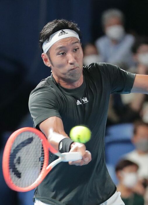 大金星をあげたテニス・内山靖崇選手（写真：時事）