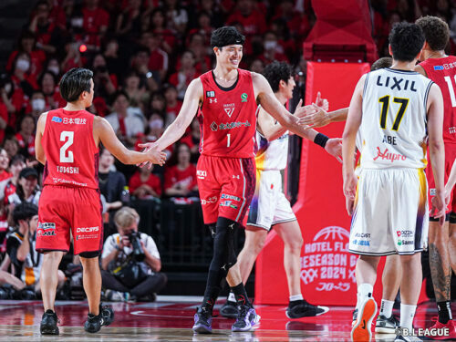 千葉ジェッツの一員としてコートに立った渡邊雄太[写真]＝B.LEAGUE