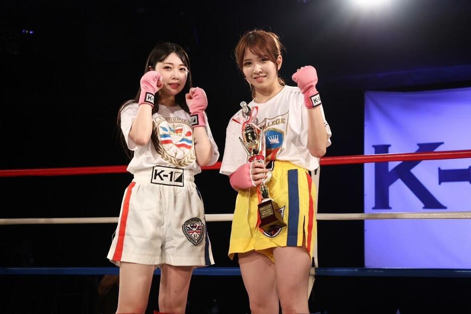 アイドル小浜（左）とラウンドガール荻野のガチ対決は、萩野が勝利した