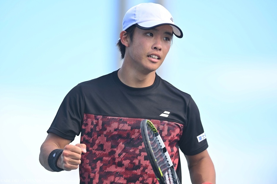 「ITF男子ワールドテニスツアーM25 SBC DREAM TENNIS国際大会」（群馬・清水善造メモリアルテニスコート）で男子シングルス準決勝に進出した齋藤惠佑（富士住建）（©SBC DREAM Tennis 事務局、撮影◎長浜功明）