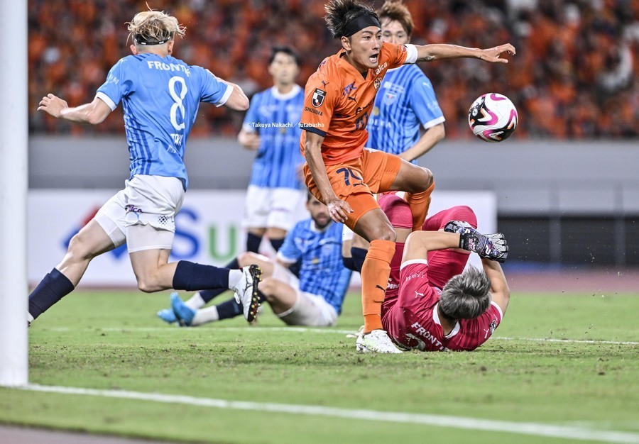 横浜FC戦で攻撃的な姿勢を見せた清水エスパルスの原輝綺　撮影：中地拓也