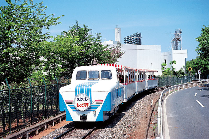 おとぎ電車（西武鉄道提供）