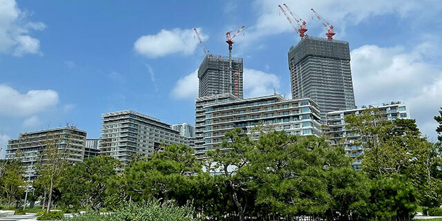 晴海フラッグのマンション群。不動産投資を目的に購入する人も多いという（8月中旬撮影）