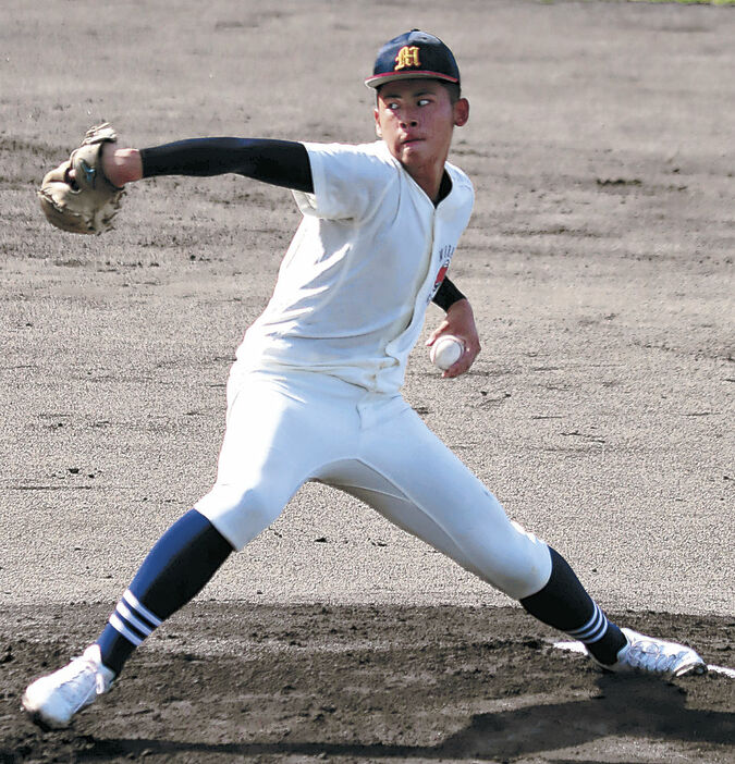 【新湊―未来富山】１失点１３奪三振で完投した未来富山のエース江藤＝黒部市宮野運動公園野球場