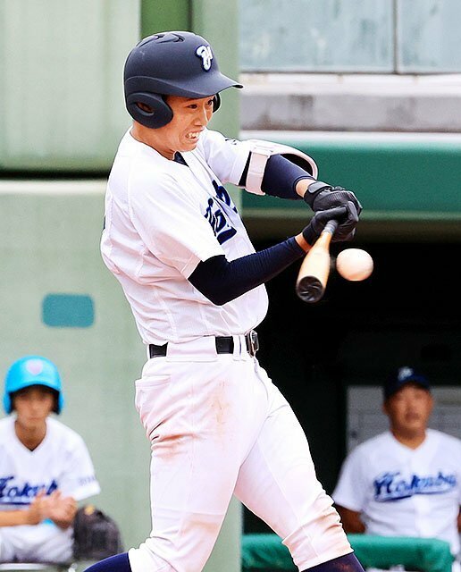 決勝　富山第一－富山北部　６回裏富山北部１死一、二塁　１点を返す適時打を放つ山岸