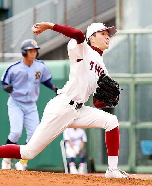 ３位決定戦　砺波－高岡第一　先発の松本からマウンドを引き継いだ砺波の大村