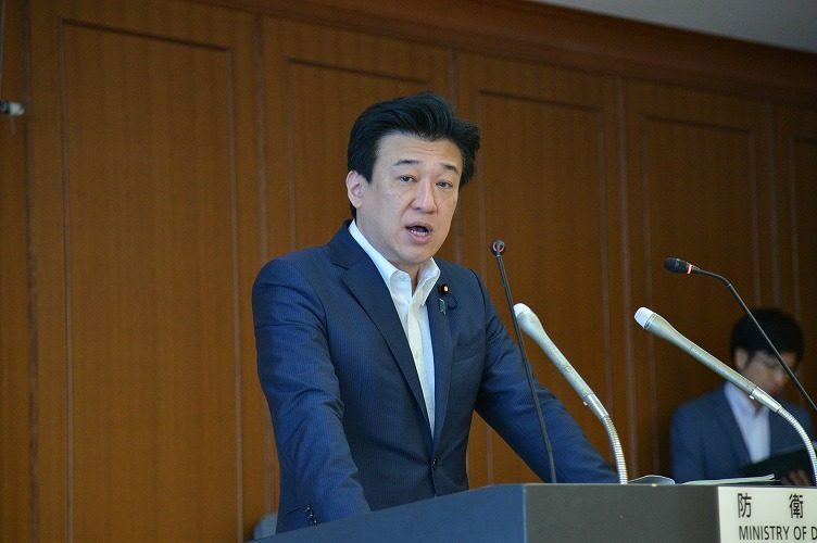 閣議後会見で質問に答える木原稔防衛相＝10日、防衛省