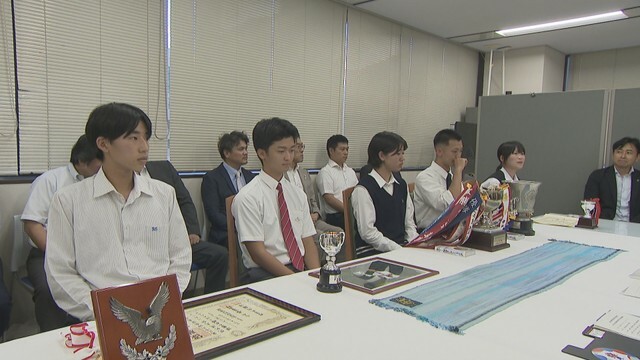 香川県の高校生5人が教育長を表敬訪問