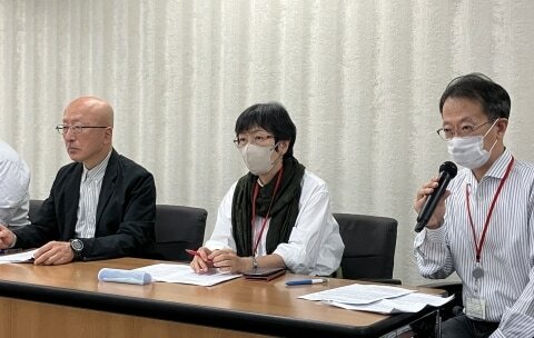 群馬県桐生市で発覚した生活保護問題について調査を求める全国調査団のメンバー（2024年9月25日／厚労省記者会／弁護士ドットコム撮影）