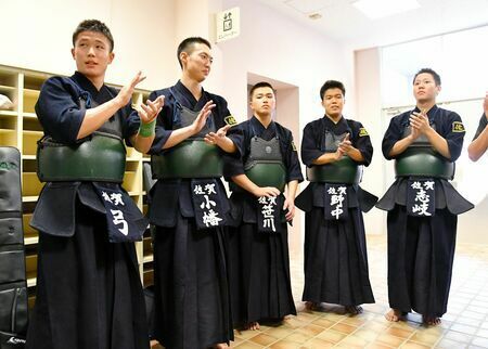 剣道少年男子で優勝を果たした佐賀県選抜＝神埼市の神埼中央公園体育館