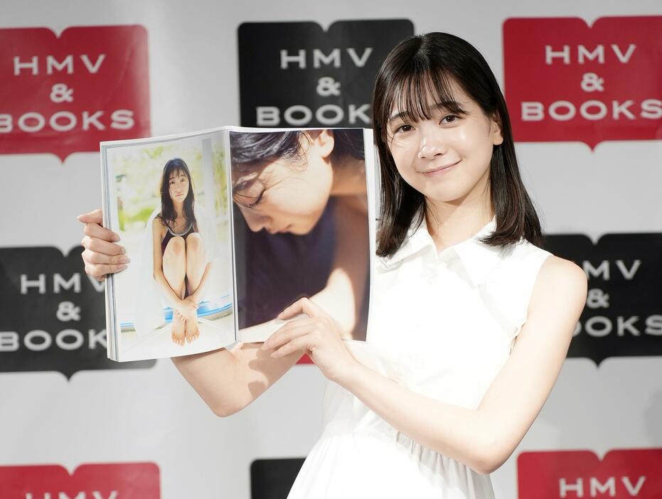 「今森茉耶1st写真集『恋がはじまる』」の発売記念会見に登場した今森茉耶さん