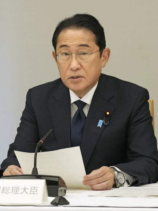 経済財政諮問会議で発言する岸田首相＝3日午後、首相官邸