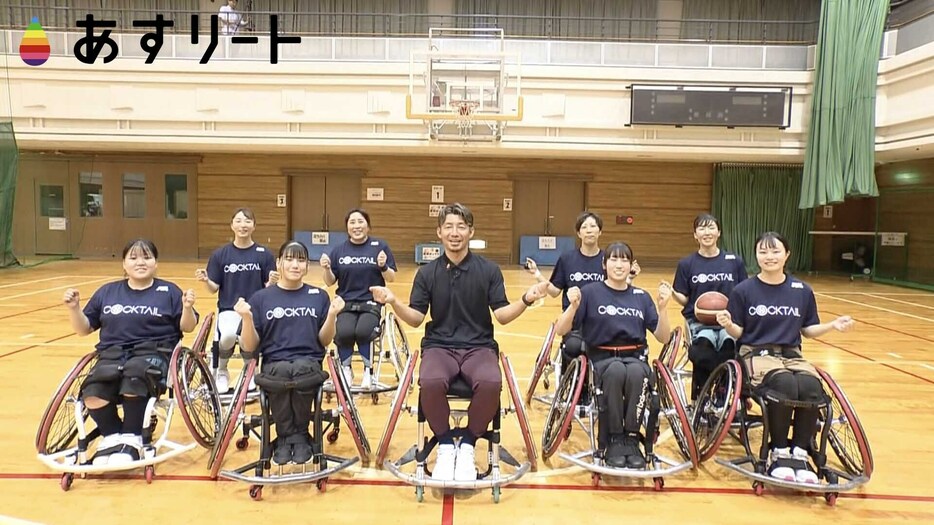 カクテルの練習に参加する鳥谷敬さん