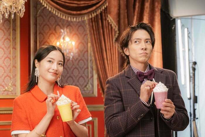 広瀬すず、山下智久／新TVCM「マックカフェ『フラッペしちゃった？りんご＆巨峰』」篇メイキングより（提供写真）